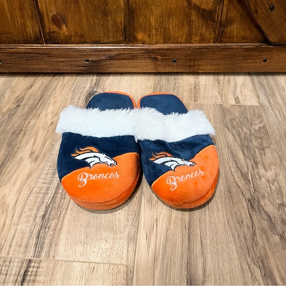 Broncos slipppers - Picture 1 of 4